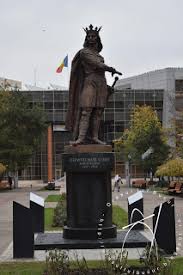 Când în micul şi neînsemnatul principat al moldovei a intrat ştefan, fiul lui bogdan, ca să apuce domnia. Orasul Lui Bucur Statuia Lui Ètefan Cel Mare