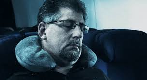 谁也无法叫醒一个用J形枕睡觉的人-搜狐!!!