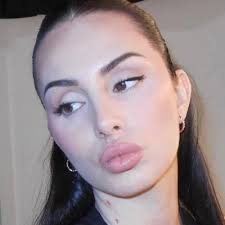 Paula Poli (@PaulaGomezVilan)