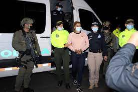 Los diferentes frentes del clan del golfo suelen subir videos a la web en el que muestran su entrenamiento en la selva colombiana. Colombian Police Capture Sister Of Clan Del Golfo Leader Otoniel World News Us News