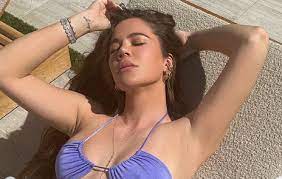 Khloe kardashian compares an untouched and retouched photo of herself on instagram. O4sekohxrxb6lm