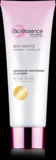 Cleanser ni aku pakai lepas bio essence dah tak keluarkan yang tanaka white double whitening ni. Pembersih Muka Bio White Advanced Whitening Cleanser
