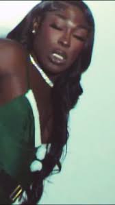 milk & cookies remix… do y’all like milk with your chocolate chip cookies ?  👀🥛🍪 it’s cuffing season where’s my Santa at 🤭❤️ @arianagrande , 🎥:  @sweetttongue , 👨🏾‍💻: @qrntno_