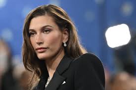 Hailey Bieber tiết lộ về cuộc hôn nhân điên rồ với Justin Bieber