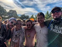Veja mais ideias sobre tocando guitarra, baile funk favela, pessoa orando. The Bonnaroo Crew Right After Chelsea S Set Chelseacutler