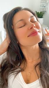 Ashley Colette's Instagram, Twitter & Facebook