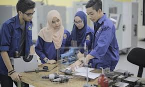 Di unikl terdapat pelbagai program diploma yang selaras dengan tuntutan industri di negara kita. Unikl Pilihan Terbaik Pelajar Ewarta Mara