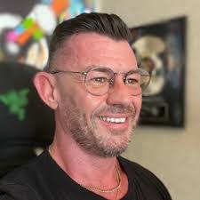 Brett Mackey's Instagram, Twitter & Facebook