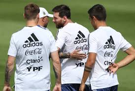Thiago was born on 2 november 2012, mateo was born on 11 september 2015 and ciro was born on 10 march 2018. Lionel Messi Jorge Sampaoli Lionel Messi And Jorge Sampaoli Photos Zimbio