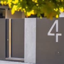 Nowoczesne Ogrodzenia Z Aluminium Betonu Architektonicznego I Innych Materialow Postaw Na Ogrodzenia Xcel I Ciesz Moderne Hausfassade Zaun Garten Toranlagen