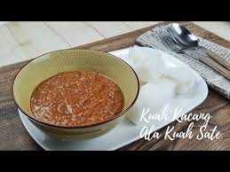Lagi pulak, sepanjang syawal baru ni, memang saya tak dapat mengunjungi mana mana jemputan rumah terbuka kerana bercuti sakit selepas menjalani prosedur pembuangan batu karang. Resepi Kuah Kacang Ala Sambal Sate Sedap Dimakan Bersama Nasi Impit