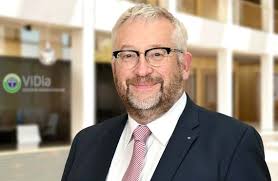 l 6 l 8 l 14 Aufsichtsrat Neue Amtsperiode unter Vorsitz von Horst  Teichmanis Vorstandswechsel Caroline Schubert übernimmt Vo