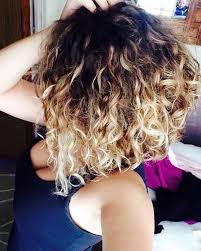 Natural Curly Hair Lob Balayage Luye Tanet Balayage Curly Hair Lob Luye Natural Tanet Coupe De Cheveux Cheveux Coiffure Cheveux Boucles