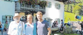 7 iyul 1979 (41 yaş): Ziegler Film Dreht Am Ettenberg Weitere Folgen Von Zdf Serie Lena Lorenz Pressegesprach Am Set