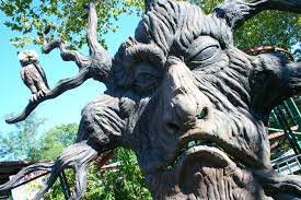 Tree And Owl From Adventureland Long Island Did Somebody Say Chainsaw Lion Sculpture Creepers Jeepers Creepers