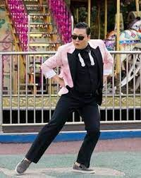 Viele koreaner sind der meinung, . Oppa Gangname Style Waaaah Om Gek Van Te Worden Gangnam Style Pink Tux Style