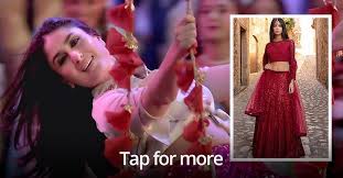 Kareena Kapoor Sizzles In Laal Ghagra Laal Ghagra Red Lehenga Shirt With Lehenga
