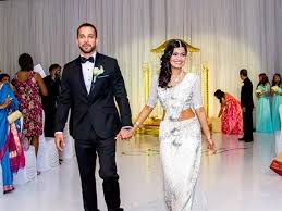 The Essential Guide To Sri Lankan Weddings Wedding Traditions Buddhist Wedding Wedding African Wedding