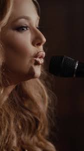 Abby Elliott Lea Remini Impression