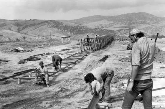 Henri Cartier-Bresson, La visione di Matera – ( 1951-52 / 1972-73 ) – Dalla mostra: La Lucania di Henri Cartier-Bresson: immagini di una terra ritrovata, Milano (2015). Testo di Carmela Biscaglia (