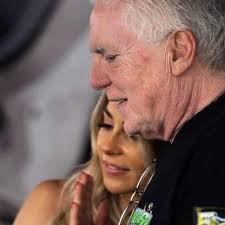 Its with a heavy heart that I let you know that my sister Hazel Smart lost  her fight with cancer this morning. She passed peacefully at home with her  family by her