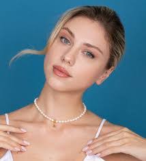 Gwen Temple's Instagram, Twitter & Facebook