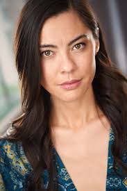 Kari Pickering's Instagram, Twitter & Facebook