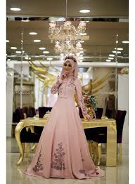 Tafta Ve Saten Abiye Modelleri Siklik Konusunda Diger Kumaslara Gore Daha Iyidir Kumasin Parlak Olmasi Elbiseyi Son Derec Fashion Formal Dresses Long Dresses
