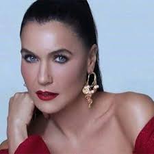 Şevval sam, 11 kasım 1973 tarihinde i̇stanbul'da dünyaya gelmiştir. Sevval Sam Chat Room Bot Libre