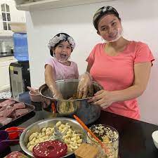Celebrity Moms In The Philippines Acting Like Regular Folks