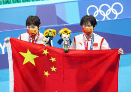 張家齊（2004年5月28日 － ），中國女子跳水運動員。她曾獲得2018年亞洲運動會跳水比賽女子雙人10米跳台金牌。 另外她也獲得了2019年世界游泳錦標賽女子雙人10米跳台冠軍。 參考資料 E 27glzq Taijm