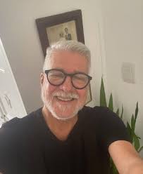 73 years old widow from USA I need a wife from any country travel to meet  you xmas seasons holidays 😍😍