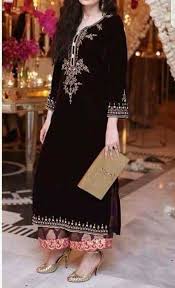 Pin By Huma Azhar On Suit Lovers Velvet Dress Designs Pakistani Formal Dresses Velvet Clothes