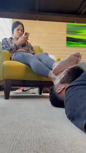 Big Feet Footstool - ThisVid.com