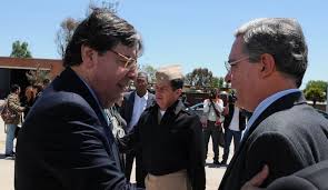 Con profundo dolor y tristeza he recibido la noticia del fallecimiento de nuestro ministro de defensa, carlos holmes trujillo. F1y95tpzusmjim