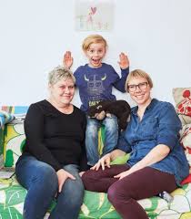 Die oma spielte lutschbonbon qualität eins a. Liebevolle Familienbande Drei Generationen Im Portrait Himbeer