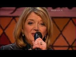 Fiona Neil's Instagram, Twitter & Facebook