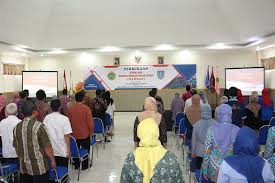 Keberadaan bumdes setidaknya mampu menyerap tenaga kerja produktif dan potensial yang ada di desa. Pembukaan Sekolah Bumdes Di Stie Pgri Dewantara Jombang Berjalan Dengan Lancar Stie Pgri Dewantara Jombang