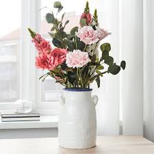 So here's what they looked like just plopped into a vase. The Best Vase For Every Type Of Flower Epicurious