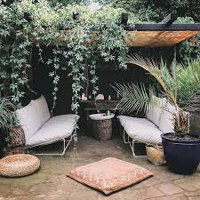 37 Pretty Outdoor Decor Ideas For Backyards And Patios In 2021 Outdoor Decor Rustic Outdoor Spaces Online Home Decor Stores