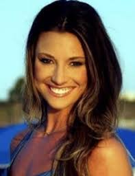 Amanda Batt's Instagram, Twitter & Facebook