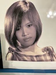 Can someone do her a Christmas background