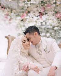 8 Momen Romantis Citra Kirana Dan Rezky Aditya Peluk Cium Mesra Usai Resmi Nikah Kapanlagi Com Foto Perkawinan Fotografi Pengantin Pose Perkawinan