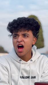 مالك يا اخويا بتبكي ليه