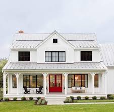 Black And White House Exterior One Story Pin By Kelli Johnson On Desimone Rustic Farmstead Modern Farmhouse Exterior Modern Farmhouse Design House Exterior