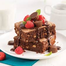 Avec Cette Decadente Recette De Brownies Vous N Aurez Plus A Faire Un Choix Entre Chocolat Moelleux Et Arachides Croquantes Desserts Food Sweet