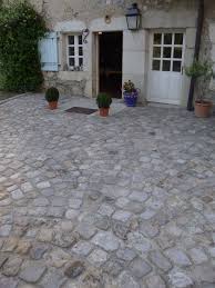 Paves En Gres De Fontainebleau Noblema Paves Fontainebleau Paves De Reemplois En 2020 Paves De Jardin Amenagement Devant Maison Terrasse Pave
