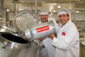 Commuting to salzburg is less common here than in the big villages immediately north of salzburg. Erste Milch Floss Ins Neue Kase Werk In Lamprechtshausen Flachgau