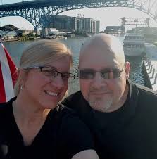 Does a flat tube radiator cool better than a round tube radiator?