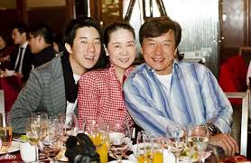 * 該憤怒 gai fen hu 還是該寬恕 hai shi gai kuan shu 問自己 wen zi ji 是否忍得住 shi fou ren de zhu 是苦笑 還是痛哭 要看你有沒到傷心處 shi. Jt4nmhqulceq3m